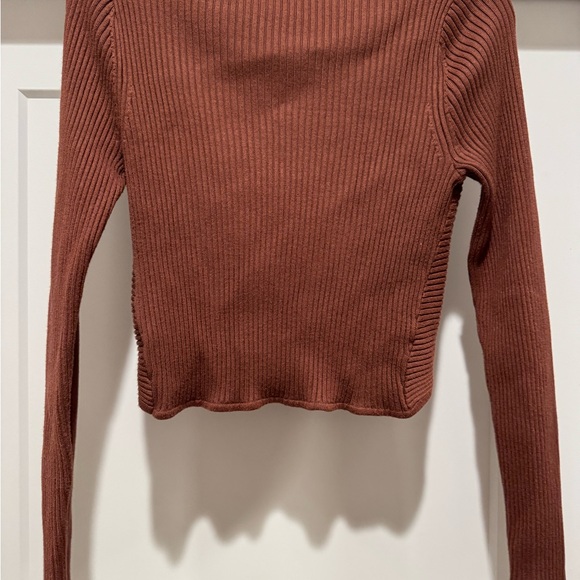 Abercrombie & Fitch L Brown Ribbed Long Sleeve Cropped Top - Picture 4 of 4